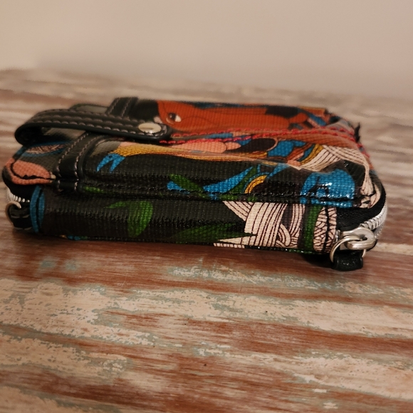 Sakroots Coated Canvas Peace 🕊 Zip Around Wallet - Picture 7 of 8